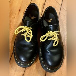 Dr. MARTENS - 1461 Smooth Leather Platform Shoes -oxfords - size 7 womens